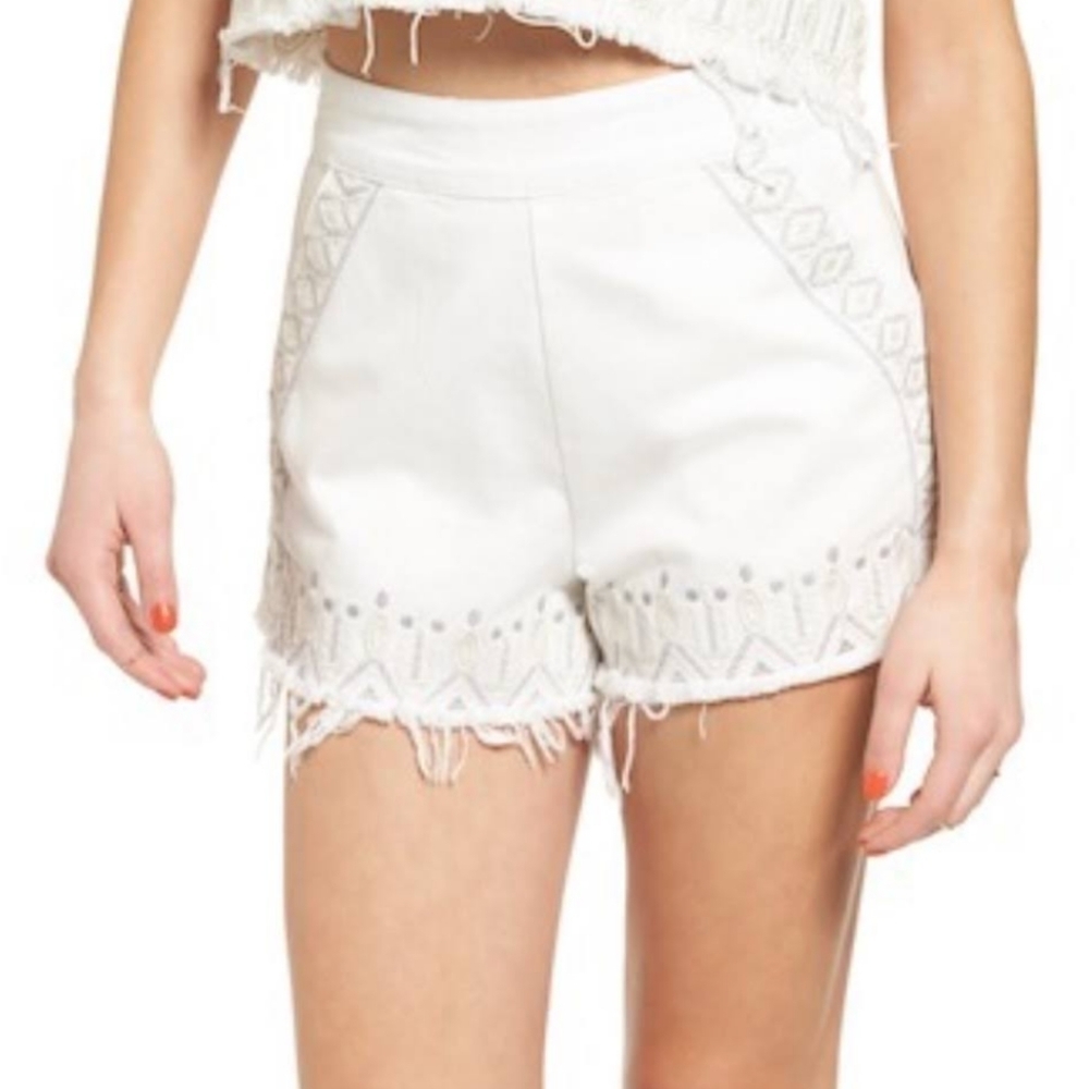 New Blank NYC High Waist Embroidered Denim Shorts In White Size Women's 26